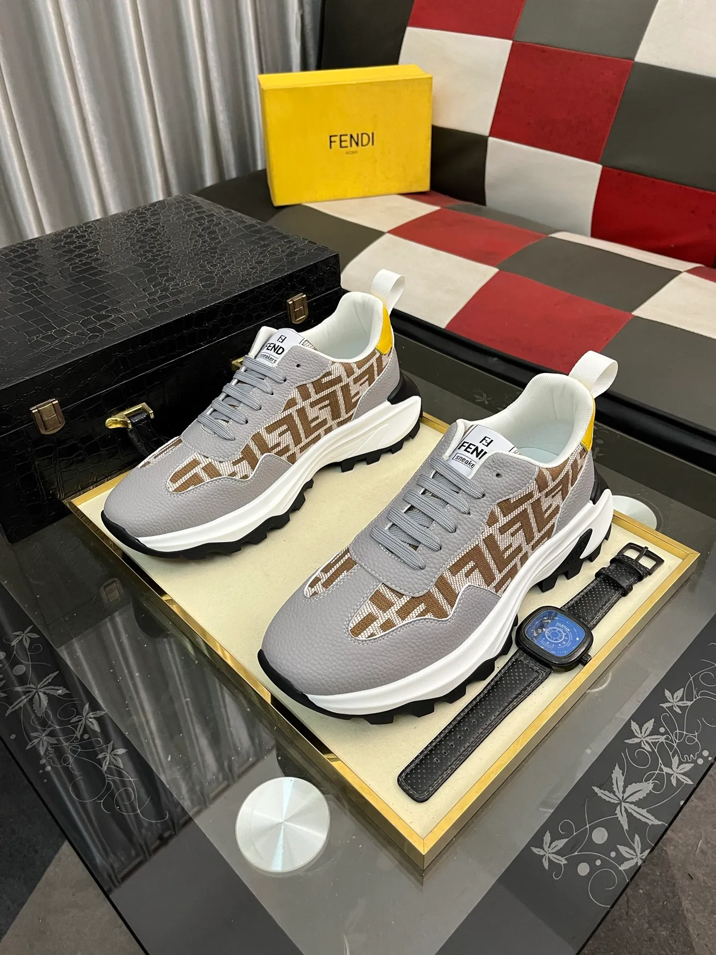 Men's Men's Shoes💰458⌚️⌚️[FENDI] Fendi's classic and comfortable men's, this complex sneaker is made of soft calfskin➕genuine leather lining➕original ultra-light rubber material with rough outsole. This unique light style is suitable for the casual and refined sensibility of this season. It is comfortable and natural on the feet. It is an everyday style for casual travel in autumn and winter! Code number: 38-443️⃣Colors available